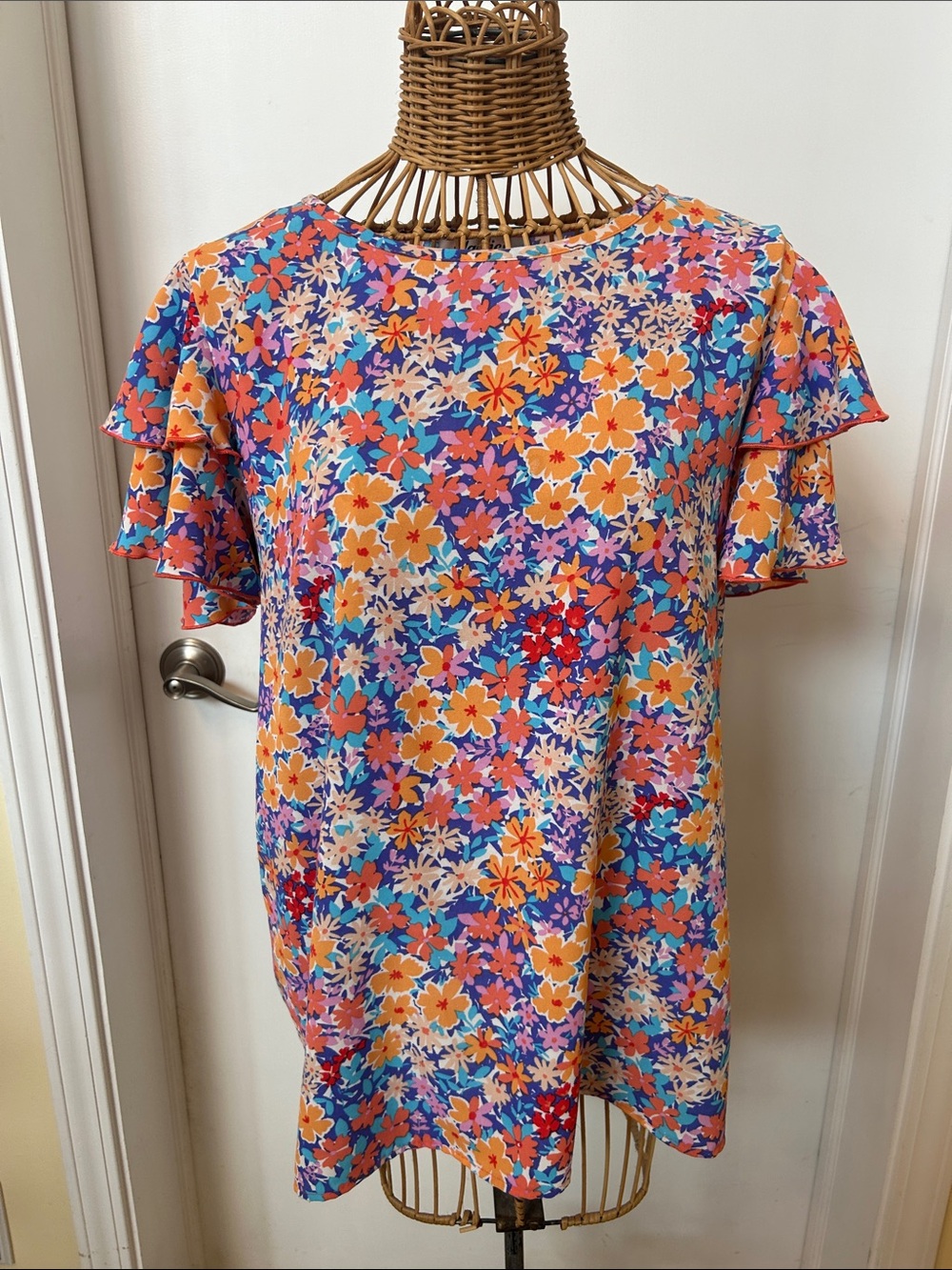 Flutter-Sleeve Floral Tunic Top in Multicolor